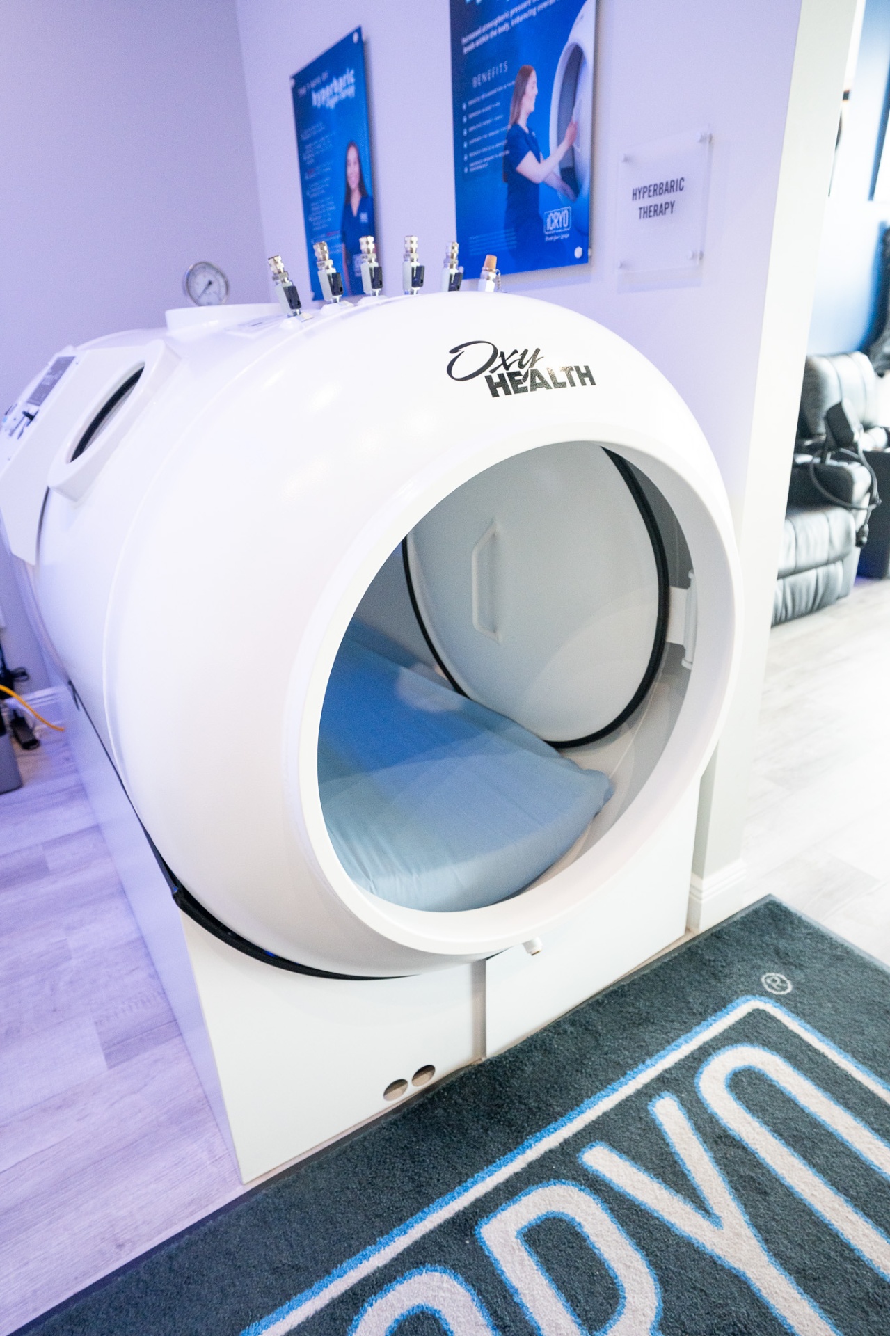 OxyHealth Fortius 420 hard-shell hyperbaric chamber at iCRYO One Loudoun