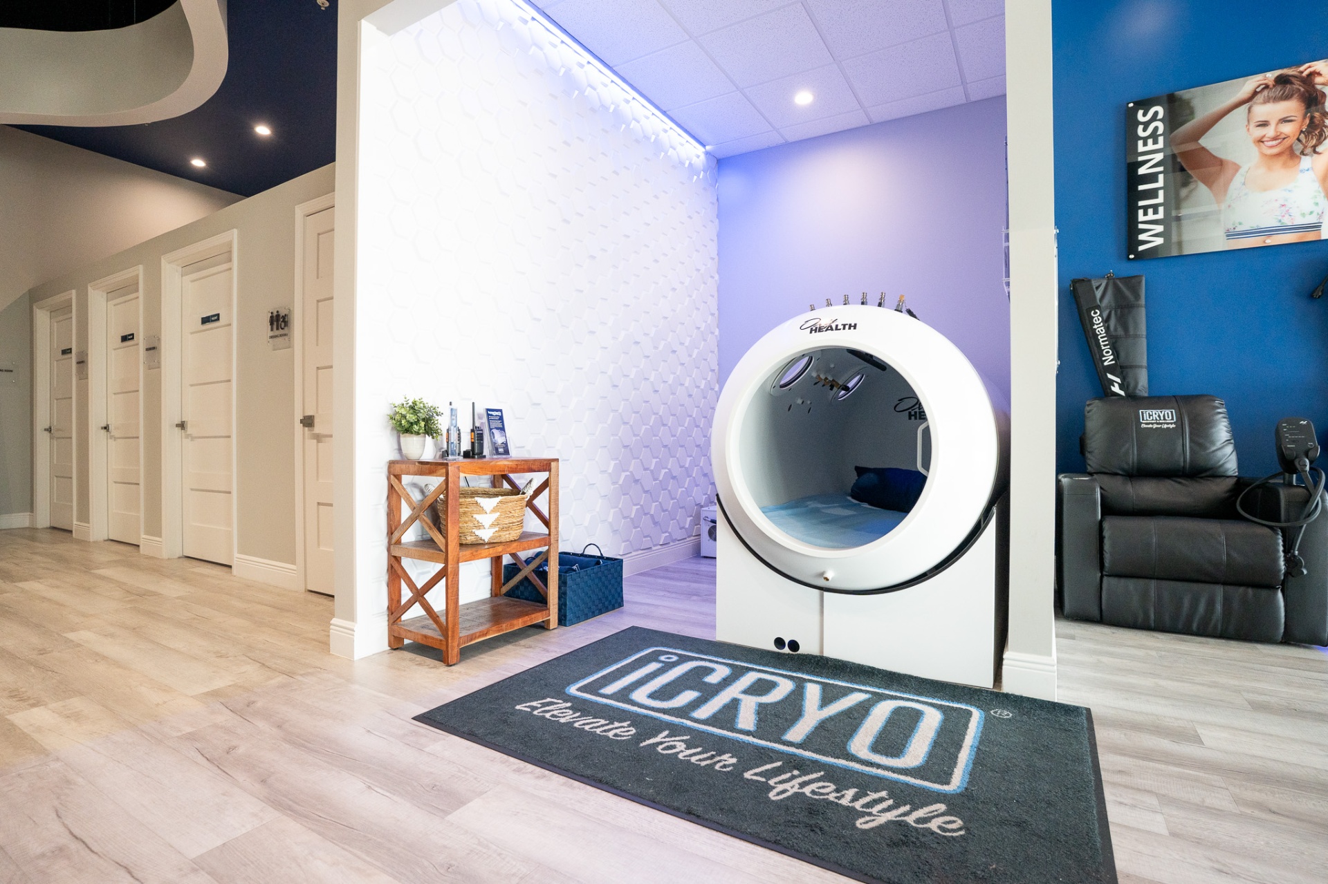 OxyHealth Fortius 420 hard-shell hyperbaric chamber inside iCRYO One Loudoun