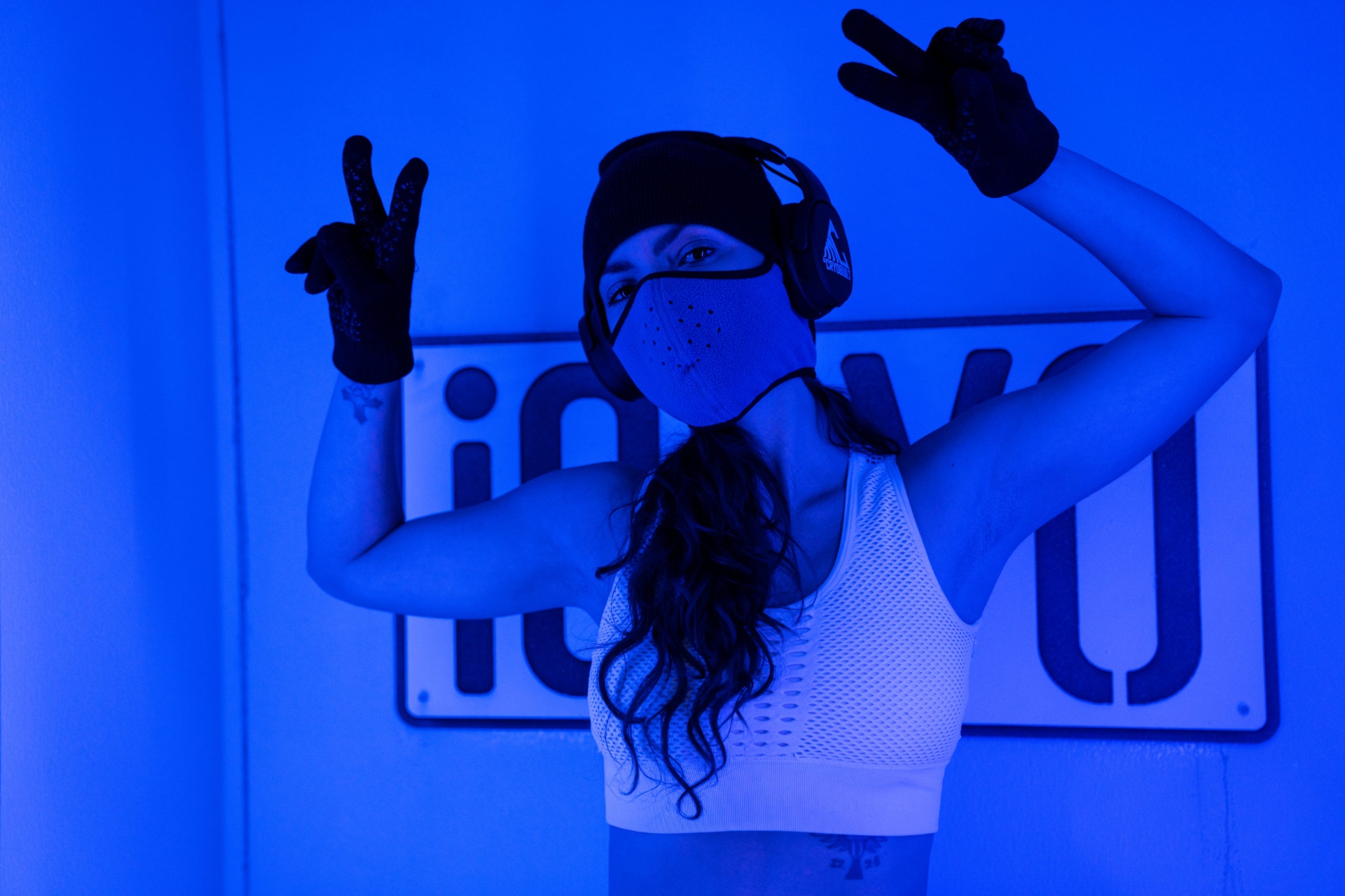 Guest entering cryotherapy chamber at iCRYO One Loudoun