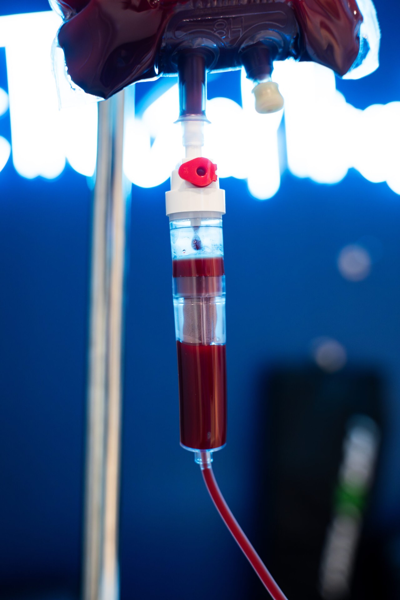 iCRYO One Loudoun RN administering an Ozone UV IV therapy session