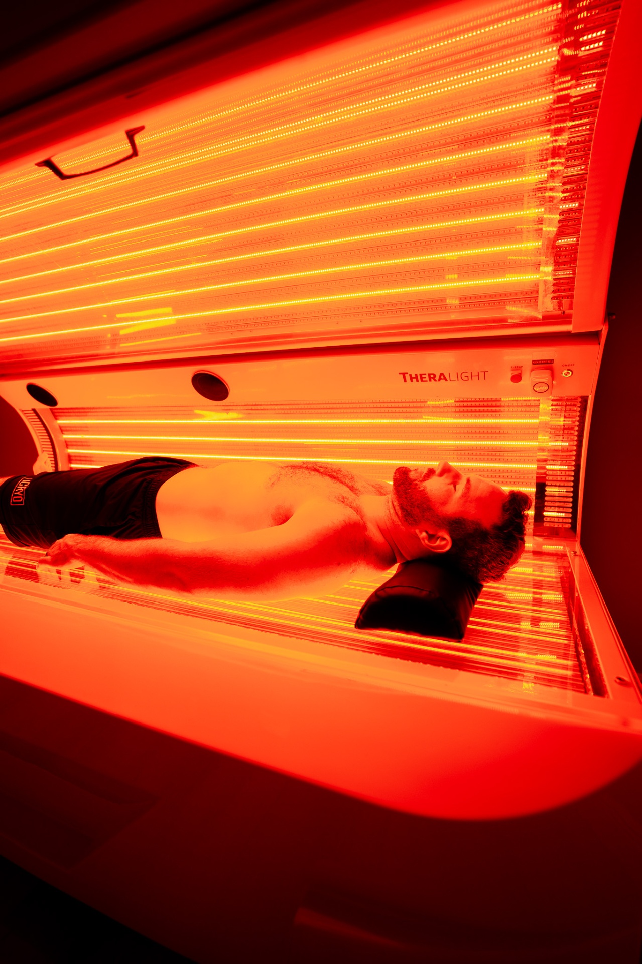 Red light therapy bed at iCRYO One Loudoun