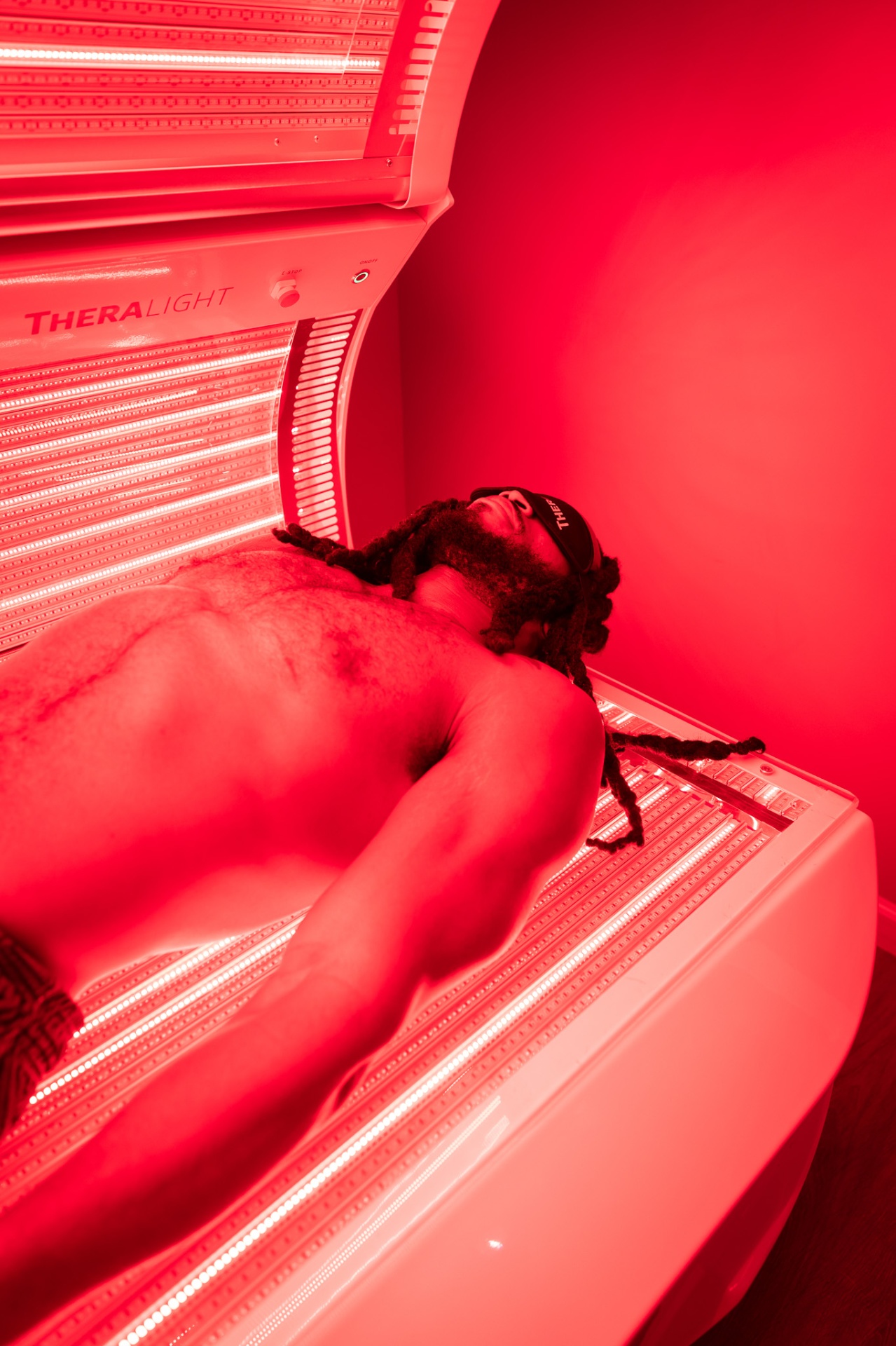 Full-Body Light Bed — Red + near-infrared · 12 min at iCRYO One Loudoun in Ashburn, VA