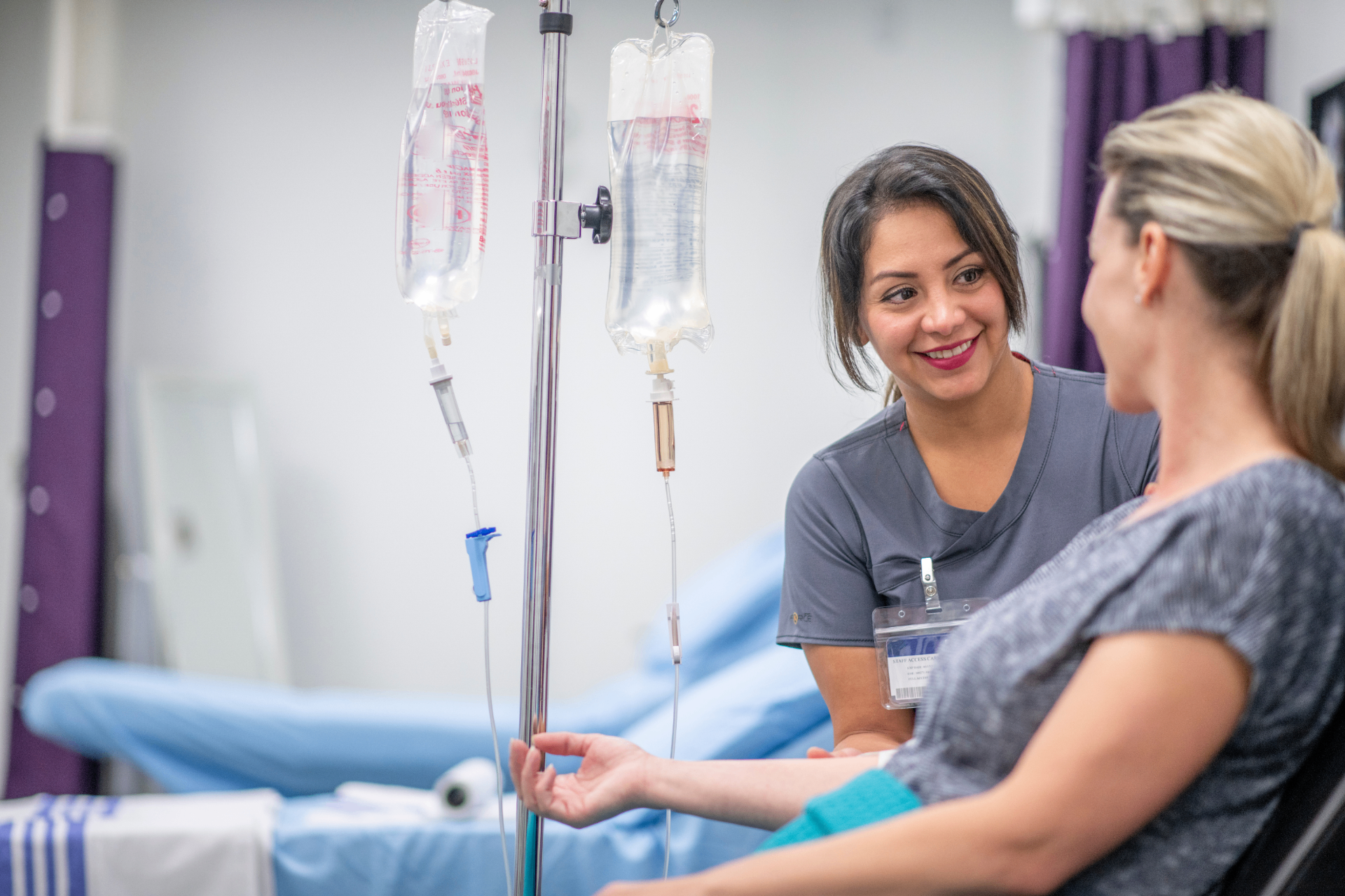 Registered Nurse administering a stem cell IV infusion at iCRYO One Loudoun