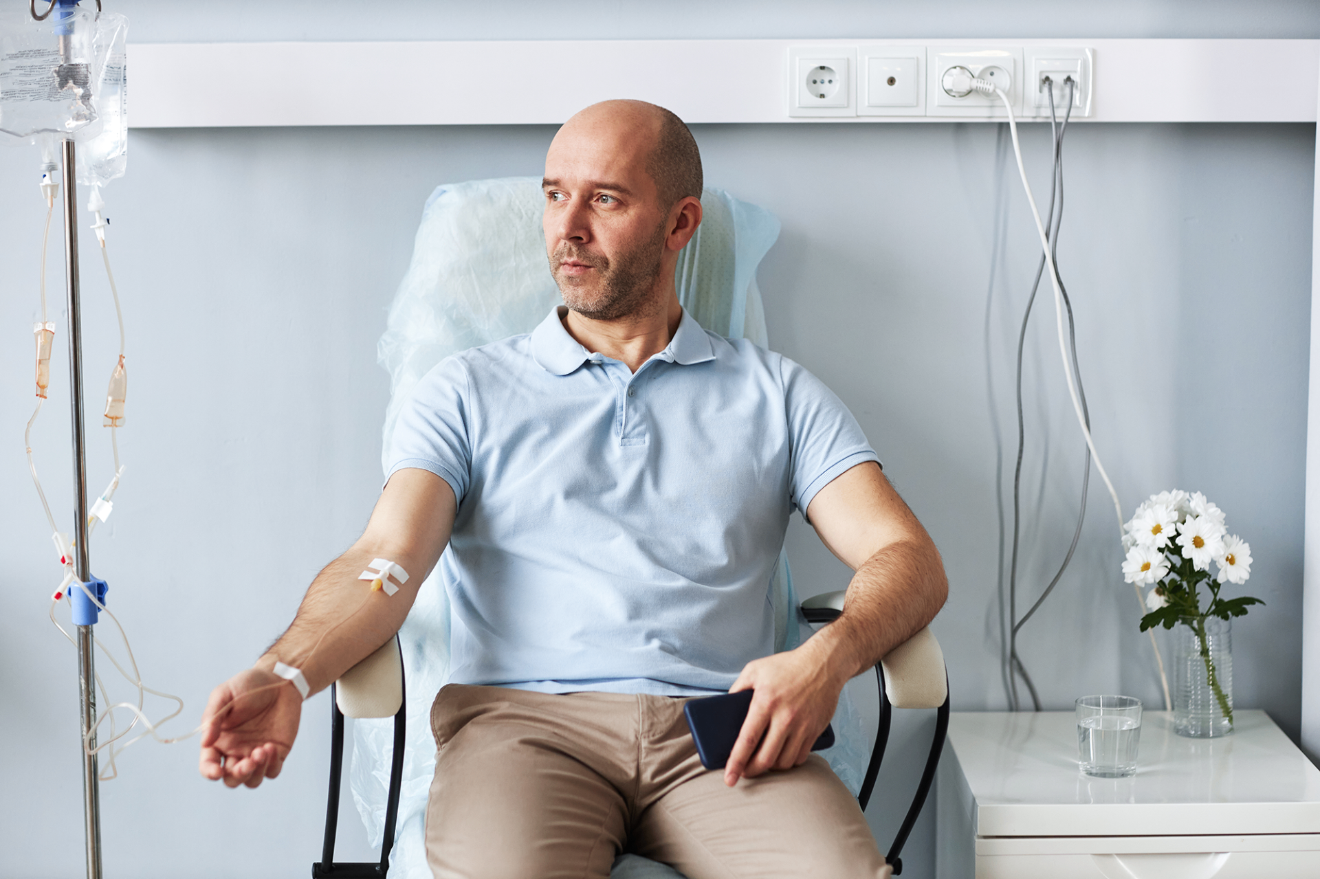 Guest receiving a stem cell IV in the iCRYO One Loudoun lounge